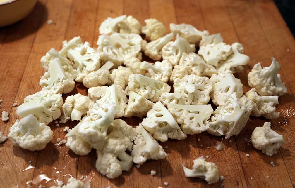 Remove the stem and core and cut the raw cauliflower into large pieces.