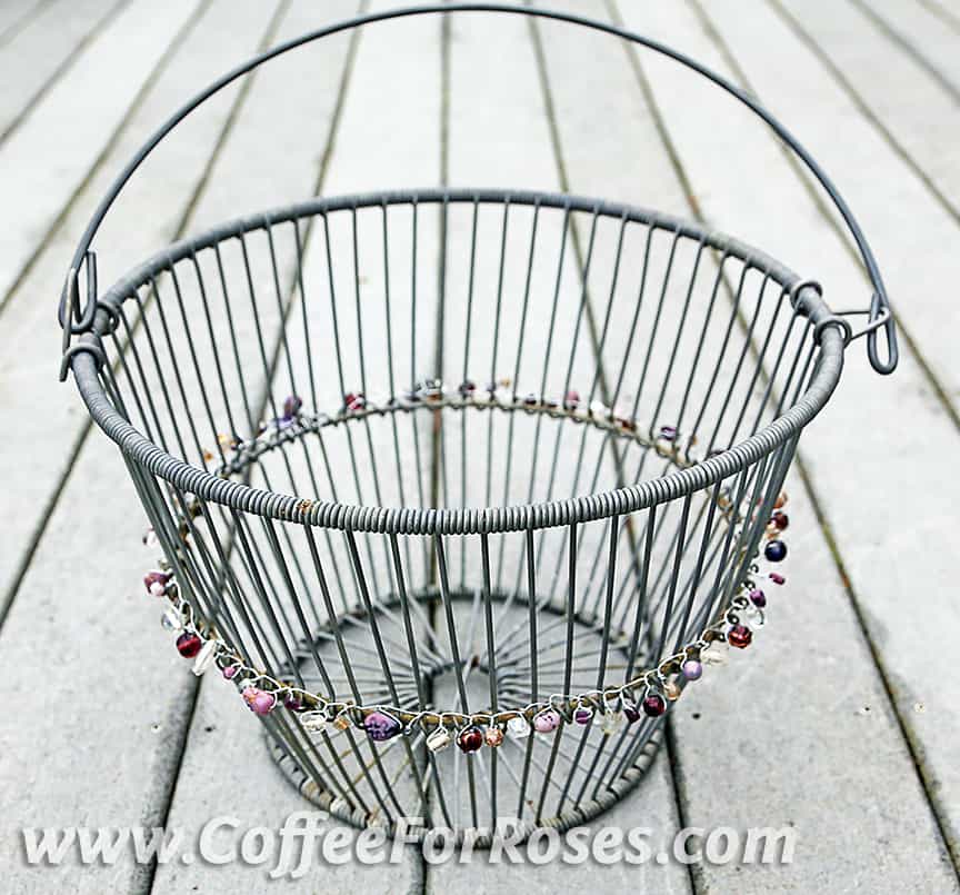 You can stretch the wired beads along any of the basket ribs without winding them for a more delicate look.