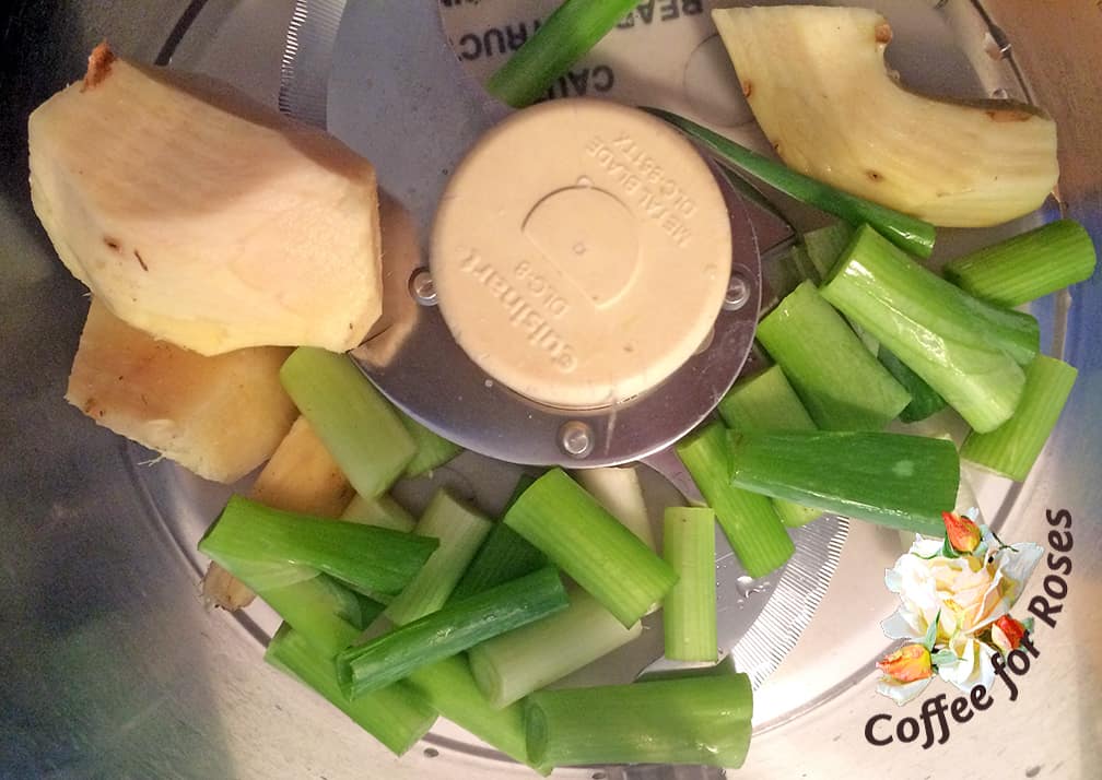 Put scallions and peeled fresh ginger in a food processor and blend until they are cut into small pieces but not blended into pulp.